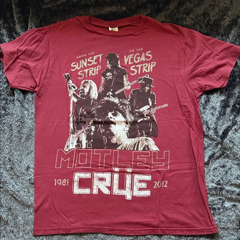 Motley Crue Sunset Strip to Vegas Strip shirt … size Large. Good condition.